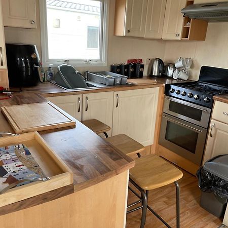 Cozy Camber Caravan 3 Bedroom Retreat With Decking Rye Exterior foto