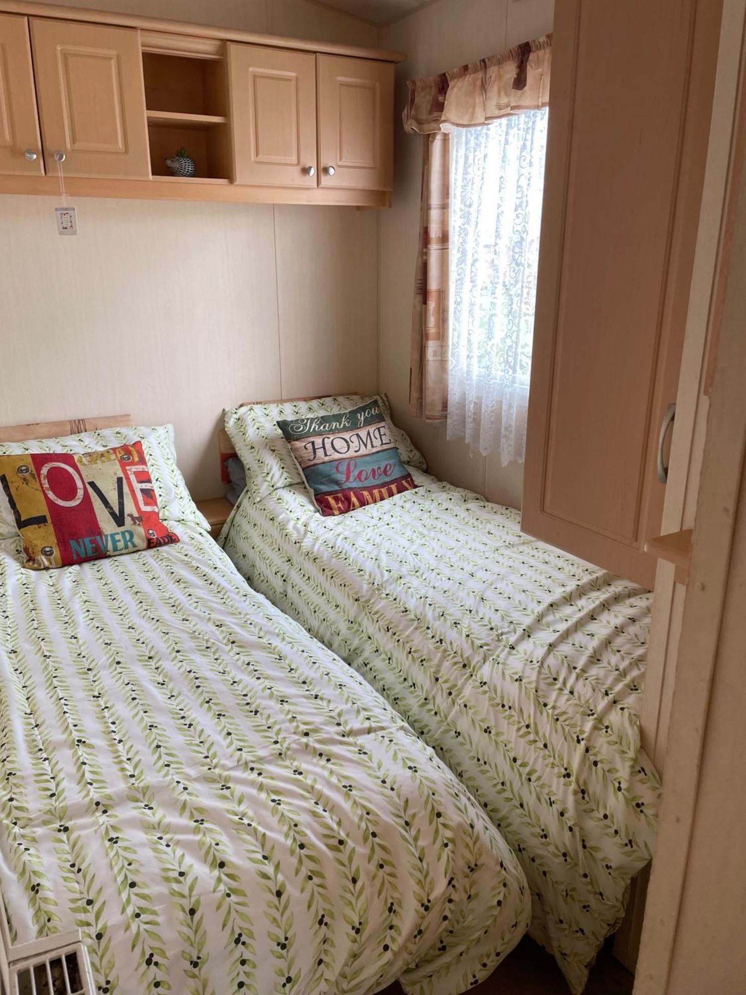 Cozy Camber Caravan 3 Bedroom Retreat With Decking Rye Exterior foto