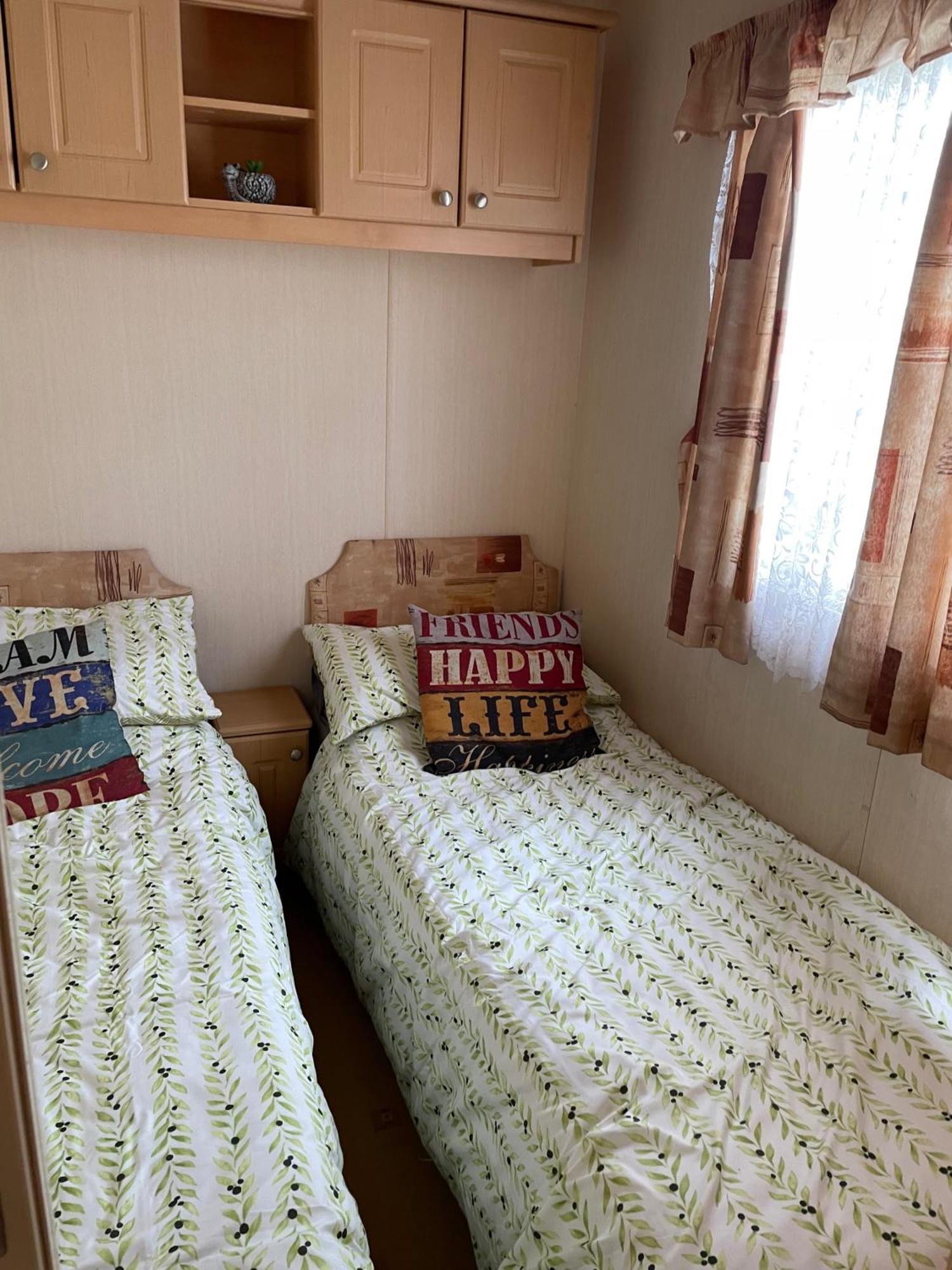 Cozy Camber Caravan 3 Bedroom Retreat With Decking Rye Exterior foto