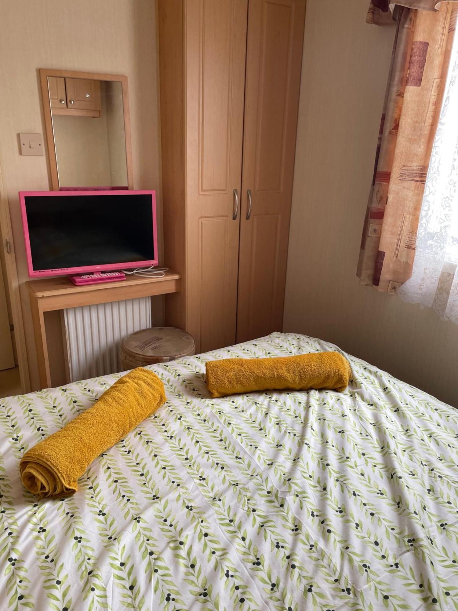 Cozy Camber Caravan 3 Bedroom Retreat With Decking Rye Exterior foto