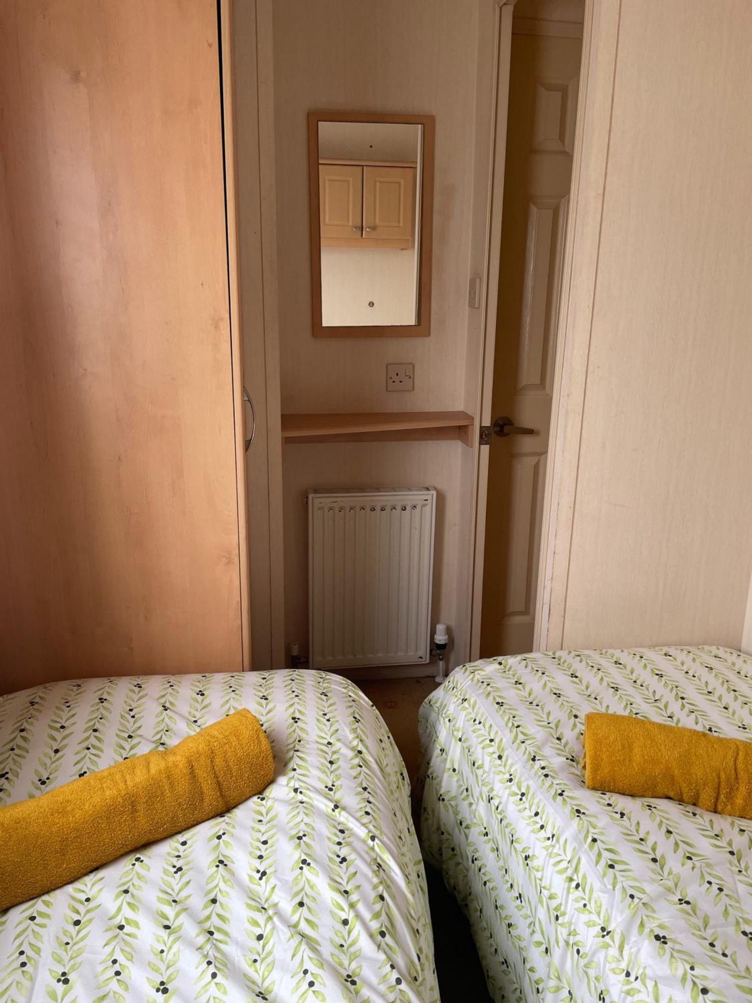 Cozy Camber Caravan 3 Bedroom Retreat With Decking Rye Exterior foto