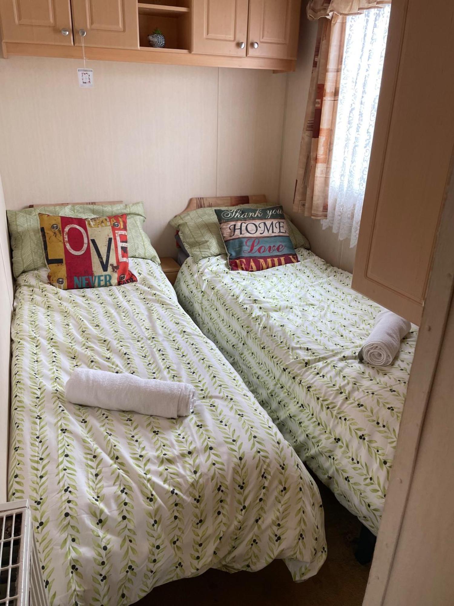 Cozy Camber Caravan 3 Bedroom Retreat With Decking Rye Exterior foto