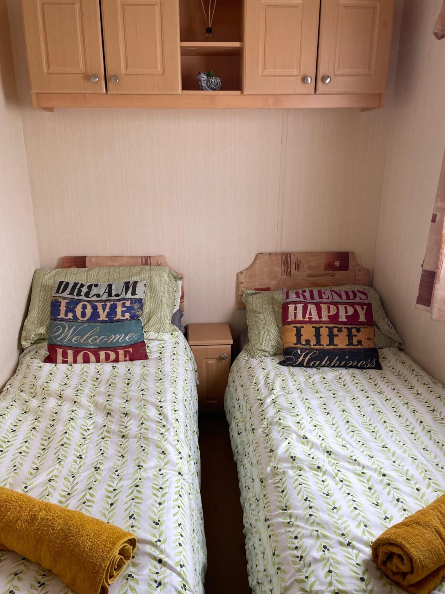 Cozy Camber Caravan 3 Bedroom Retreat With Decking Rye Exterior foto