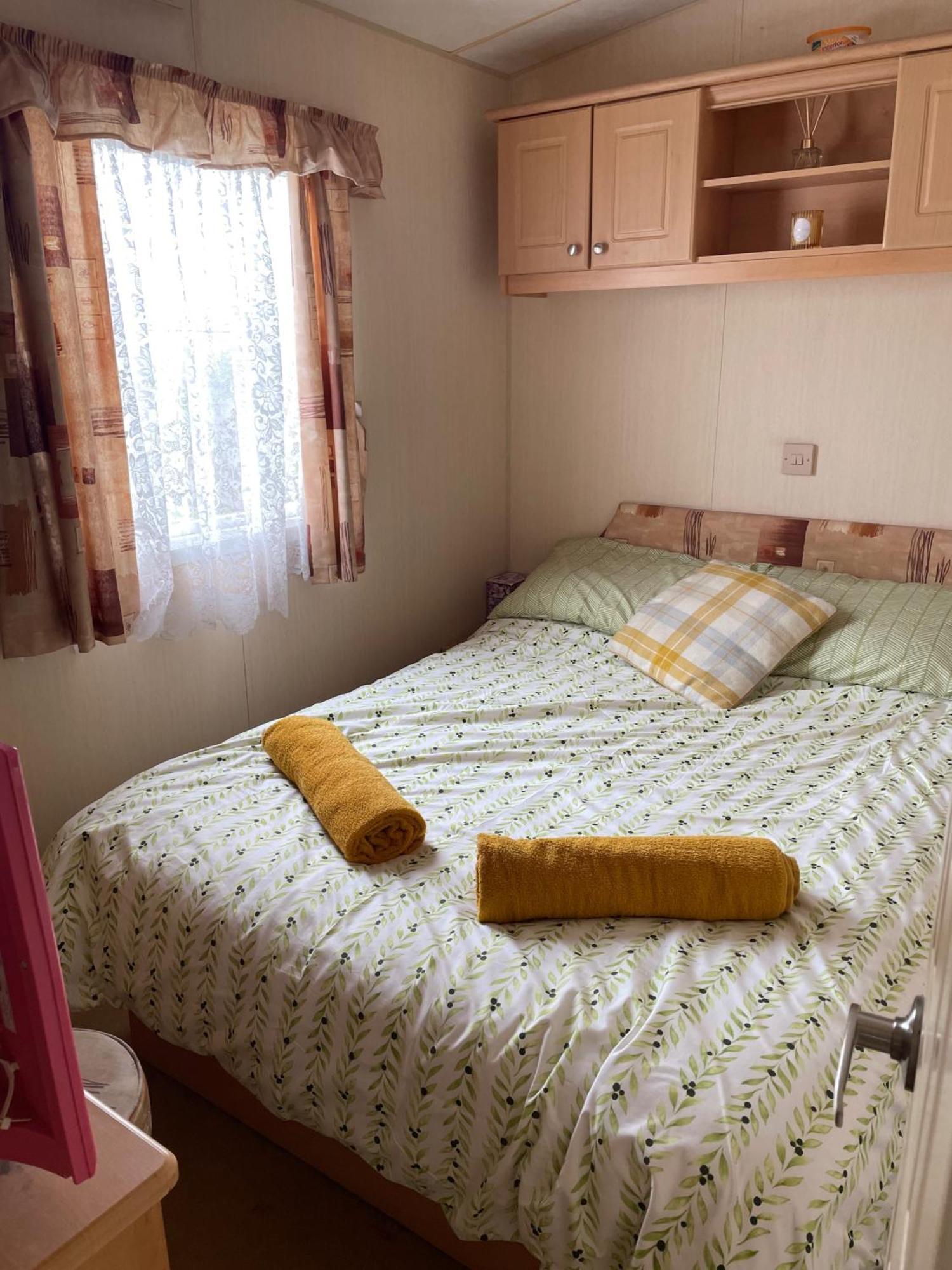 Cozy Camber Caravan 3 Bedroom Retreat With Decking Rye Exterior foto